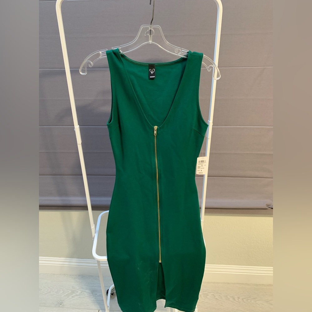 Green Windsor form fitting dress size small
